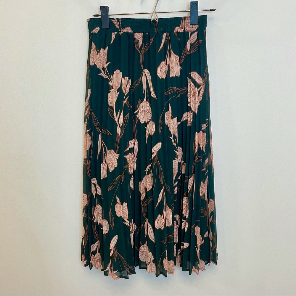 Green floral pleated midi skirt